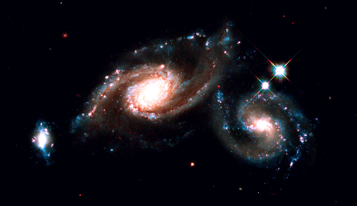 Galaxy Triplet Arp 274, Quelle: http://imgsrc.hubblesite.org/hu/db/images/hs-2009-14-a-large_web.jpg